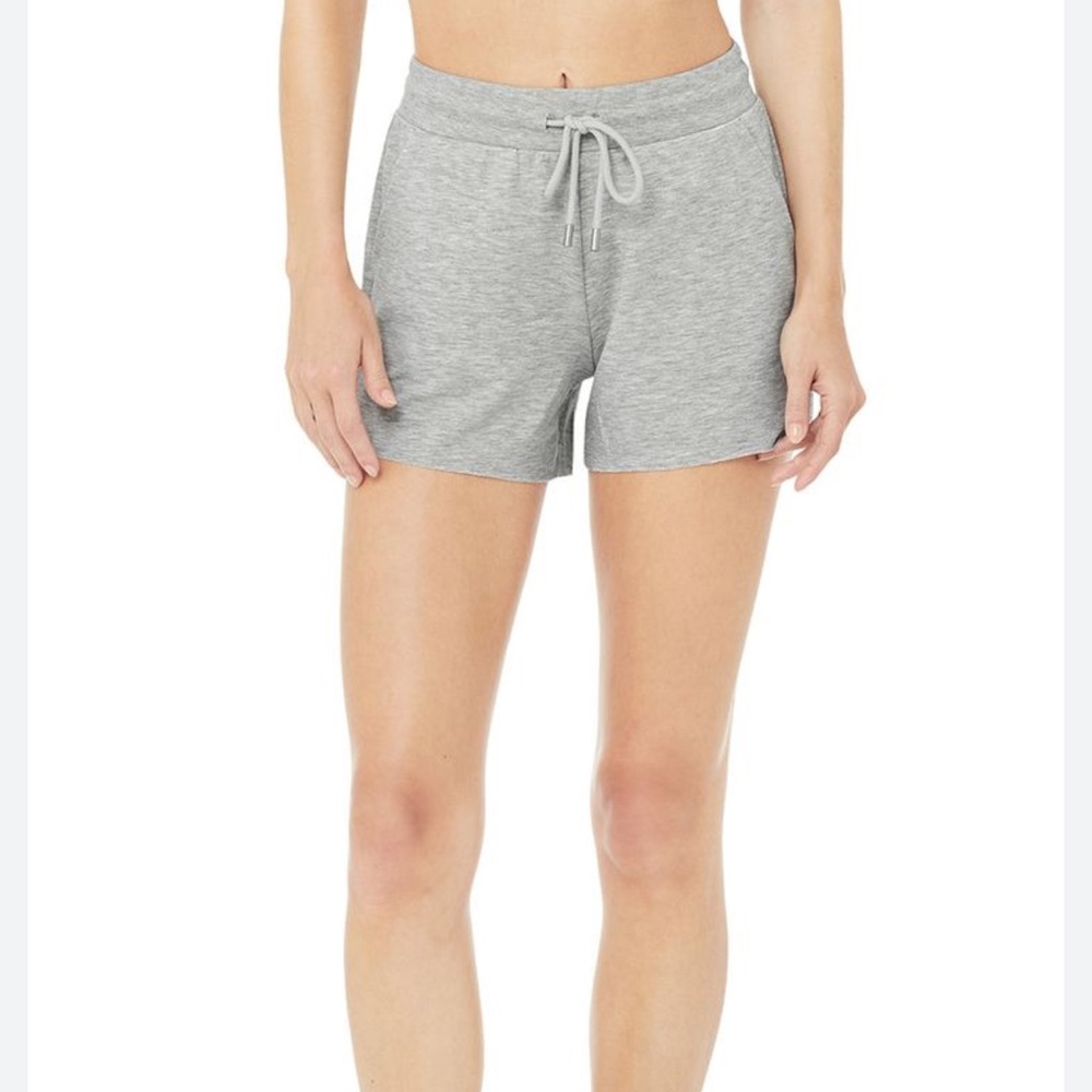 Alo Yoga Dreamy Short in Dove Grey Heather - XXS - Perfect